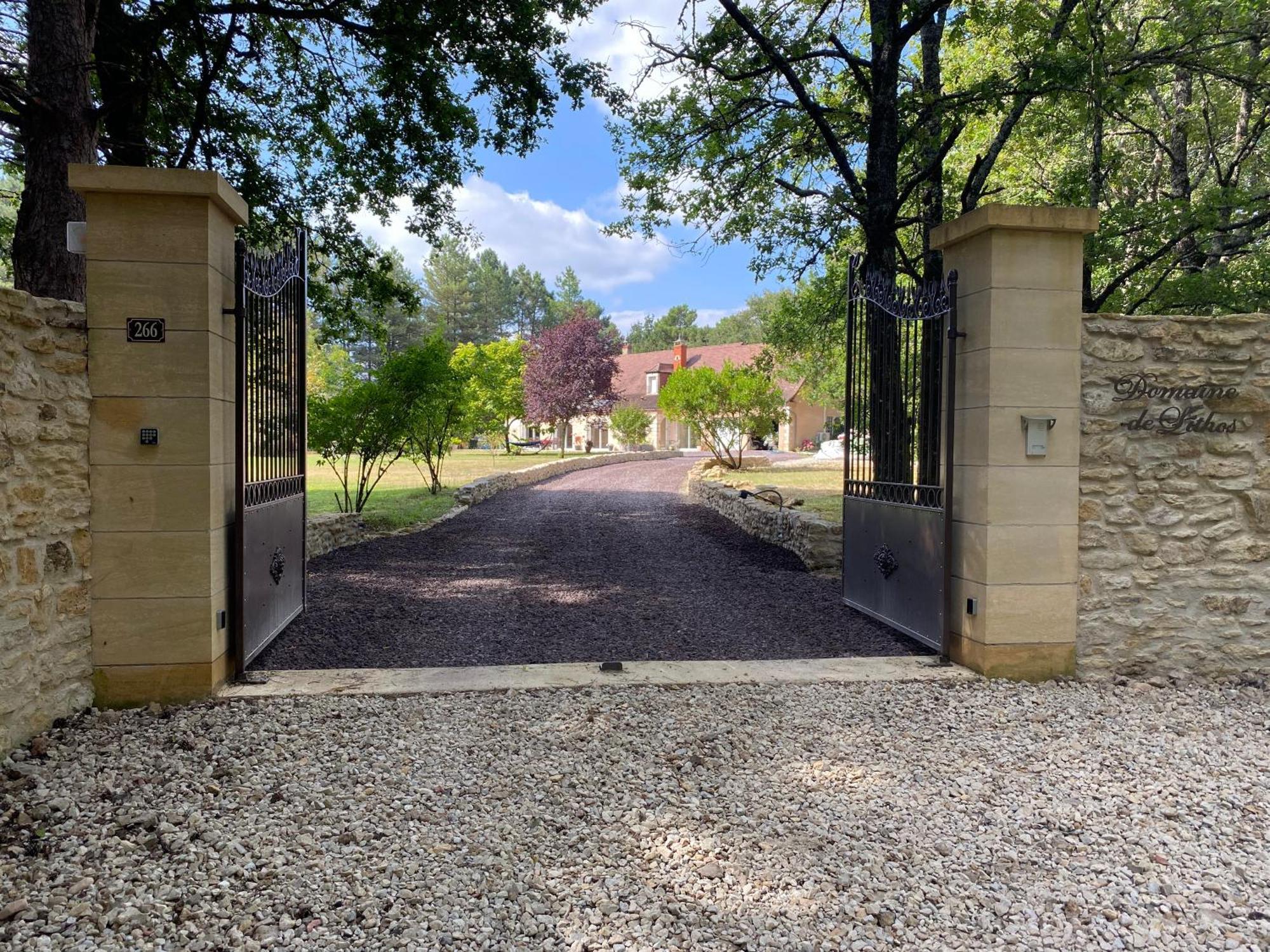 Domaine De Lithos Acomodação com café da manhã Fossemagne Exterior foto